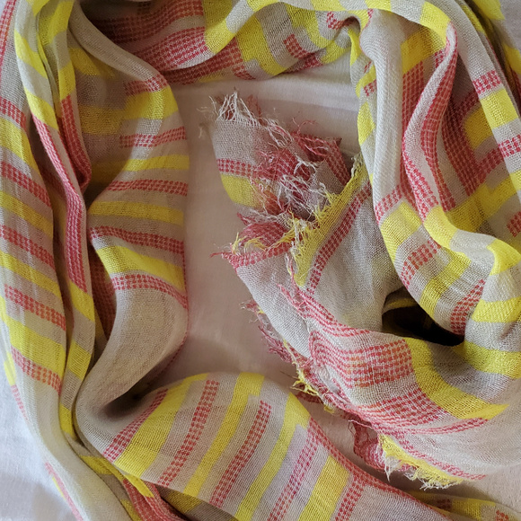Levi's Scarf Wrap Geometric Soft Gauzy red yellow - Picture 6 of 8